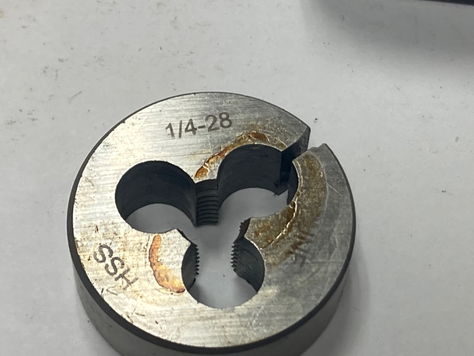 Value Collection 314-1142, 1/4-28, High Speed Steel, Round Adjustable Die 1″ OD