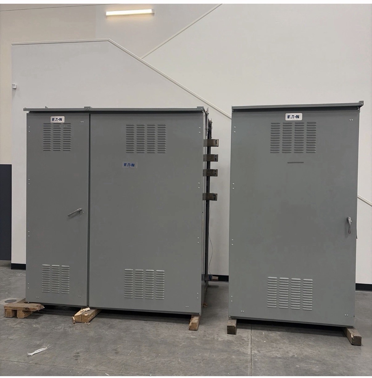 New Eaton SwitchGear 4000A 3ph 4w Meter Main Breaker Switchboard w Distribution