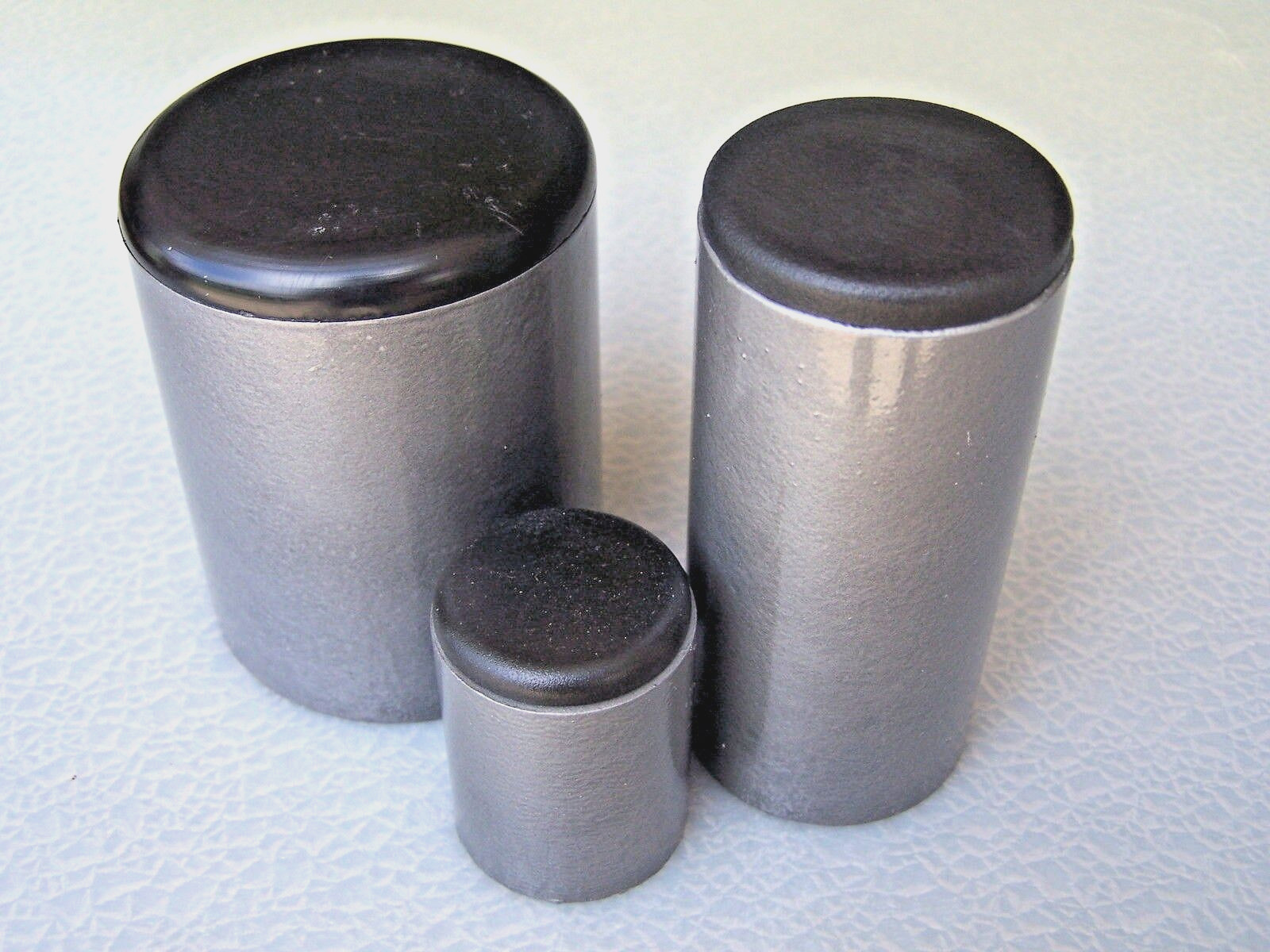 Plastic Insert Caps & Plugs the end of 1-1/4″ Round Tube 14-20 gauge wall