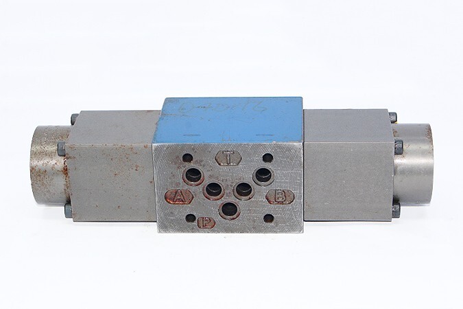 REXROTH/BOSCH 0 811 404 832 Directional Valve