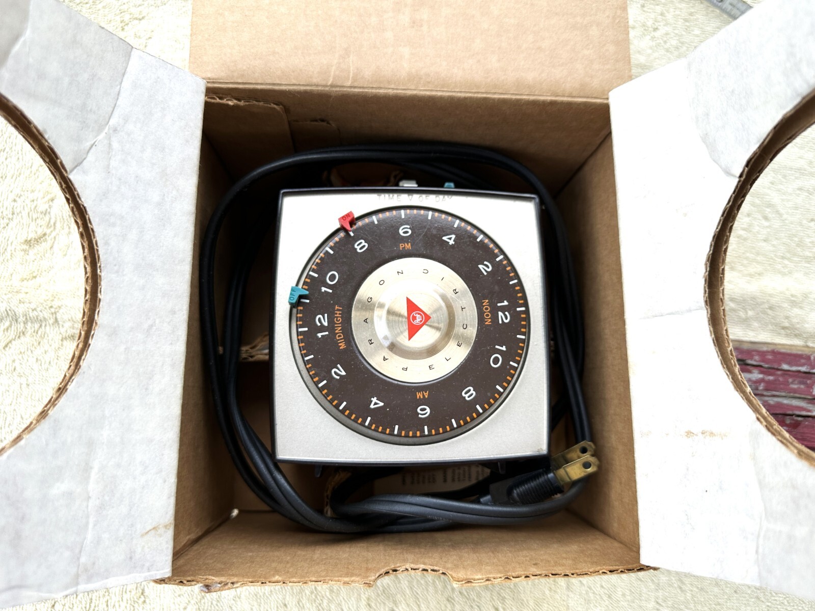 VINTAGE AMF PARAGON HEAVY-DUTY 24 HOUR TIMER MODEL APT15-0