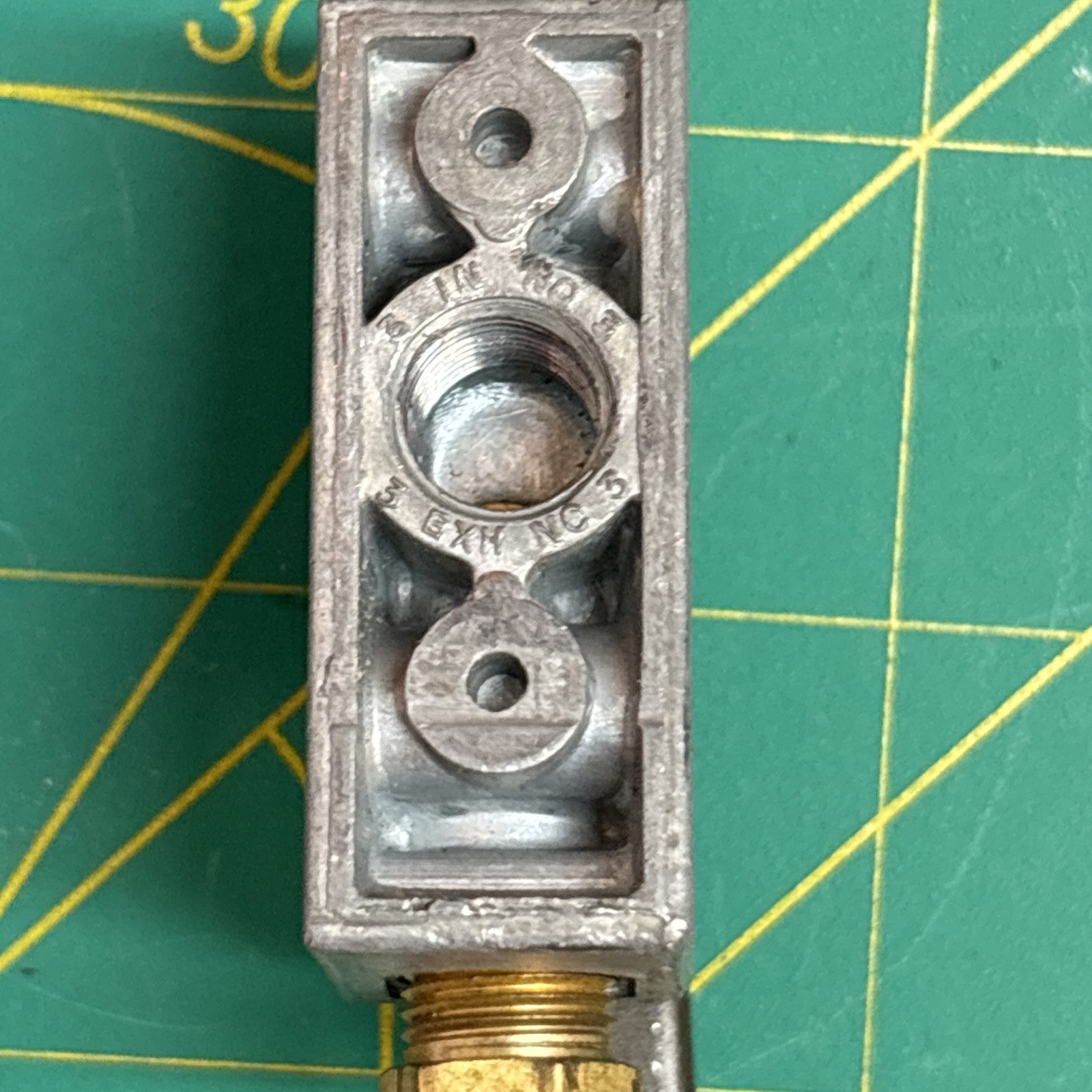 Mead MV-75 Micro-Line 3-Way Roller Lever Pneumatic Valve Body Only
