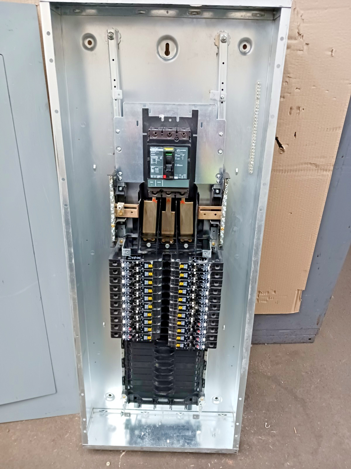 Square D 125 Amp Main Breaker Panelboard with 100 A Main NF442L1C 600Y 480 277 V