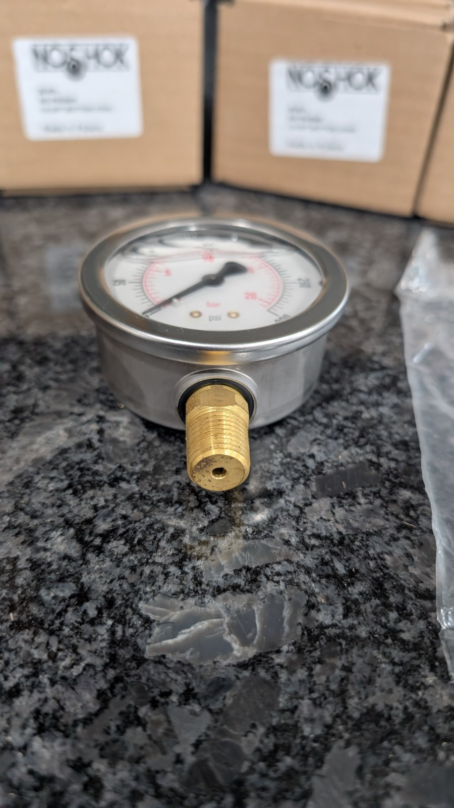 NoShok 25-901 300-psi/Bar Pressure Gauges 1/4″ NPT 0 To 300 psi Liquid Filled