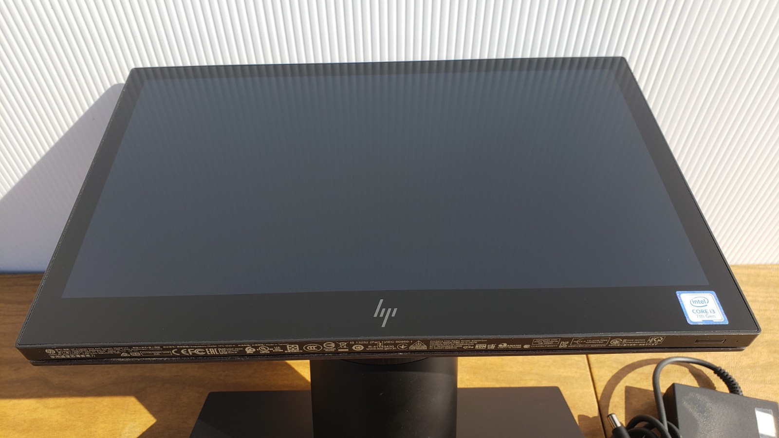 HP Engage One 143 AIO PC i3-7100U 2.4GHz 8GB 128GB SSD Touchscreen Ubuntu Linux