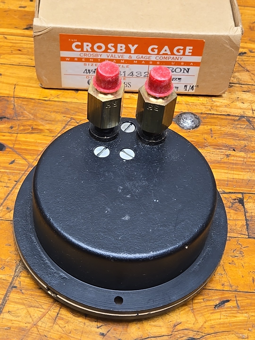 Crosby Gauge PSIG,1/8 lb. Subdiv. 0-15 lbs AAG 6″ Diameter