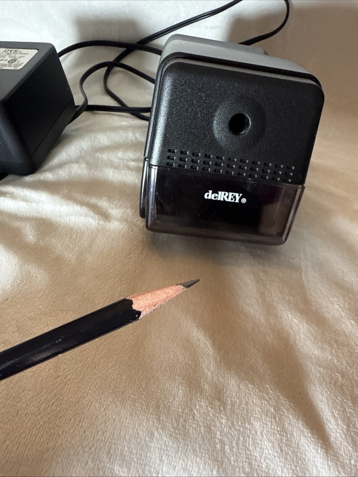 Del Rey Desktop Electric Pencil Sharpener with High-Quality Steel Blade