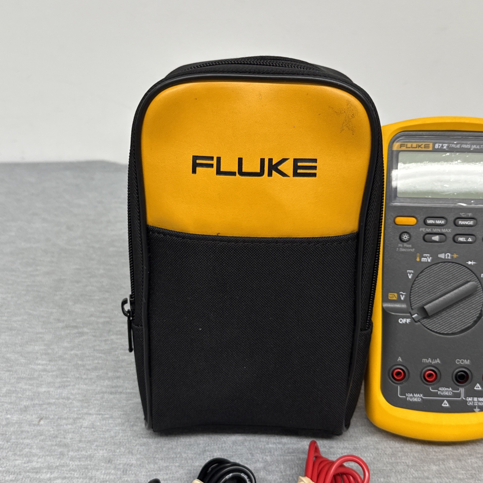 Fluke 87 V True-RMS Multimeter CAT III 1000v CAT IV 600v W/ Case & Accessories