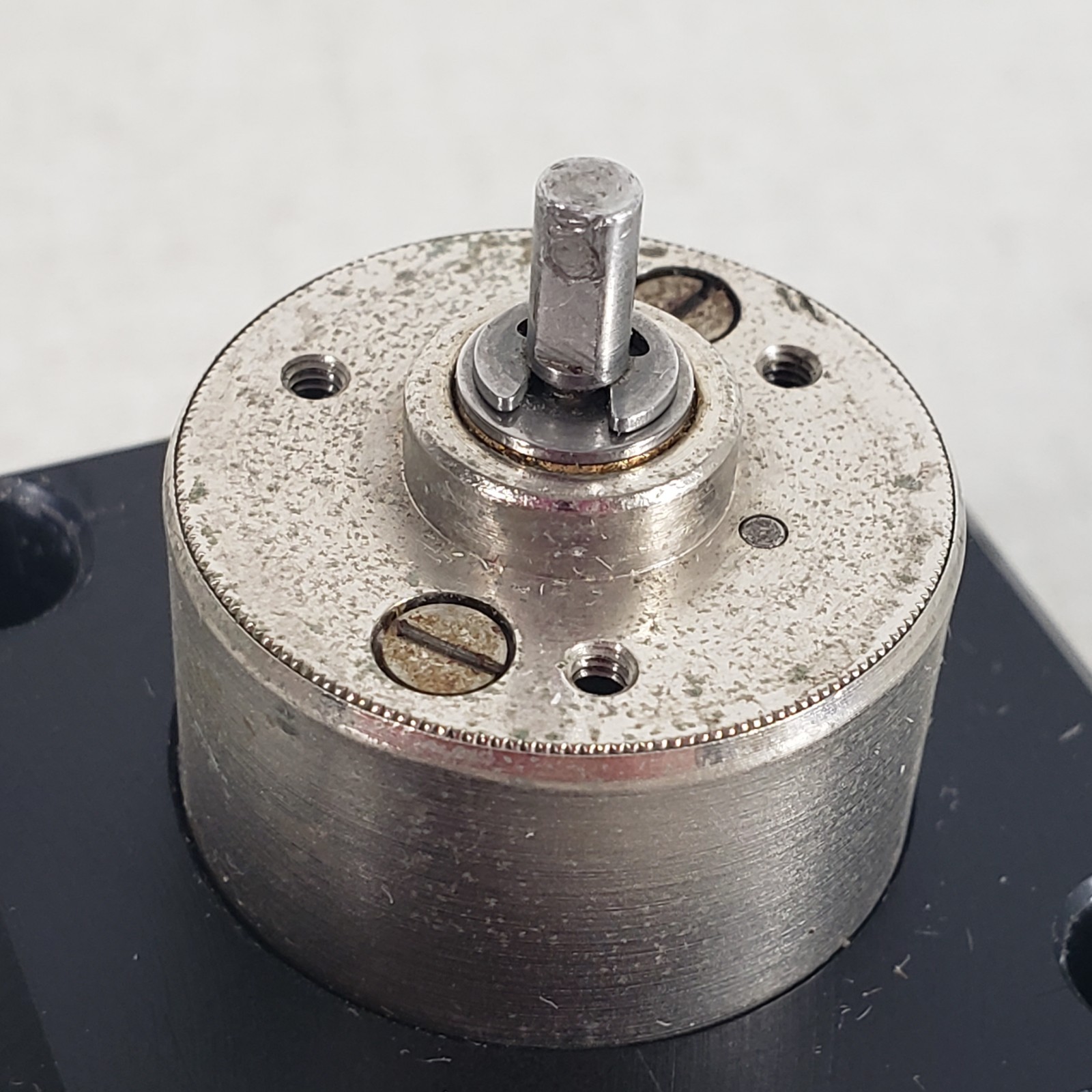 ESCAP B24.0 Swiss Made Precision DC Gearmotor Assembly with Mounting Bracket