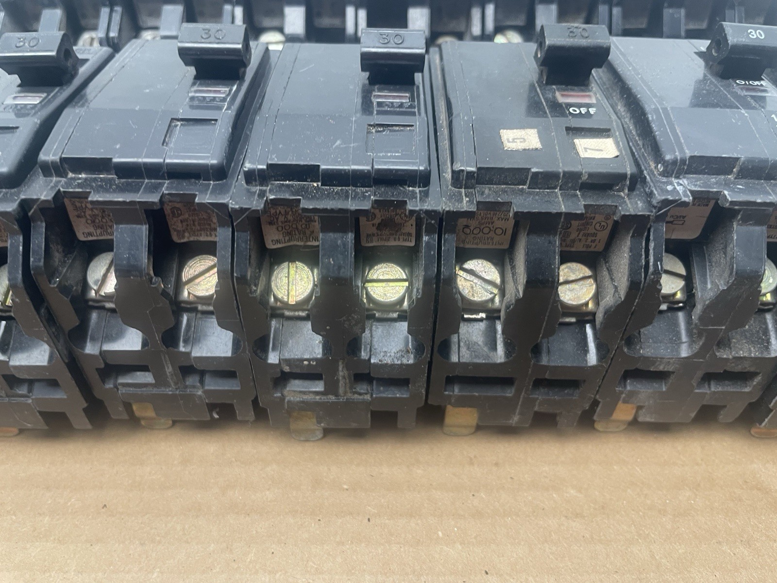LOT (17) SQUARE D QO230 QO240 QO250 QO260 CIRCUIT BREAKER LOT 2 POLE PLUG-IN