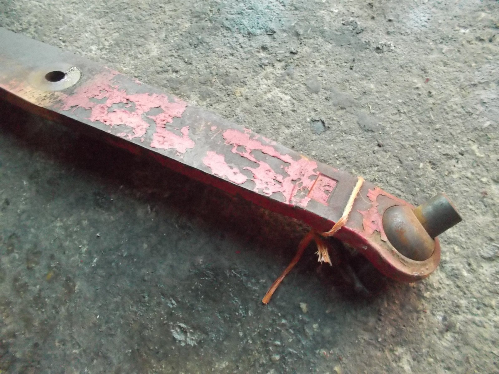 International 464 U IH Tractor Original 3pt hitch R bottom lift arm w/ pin