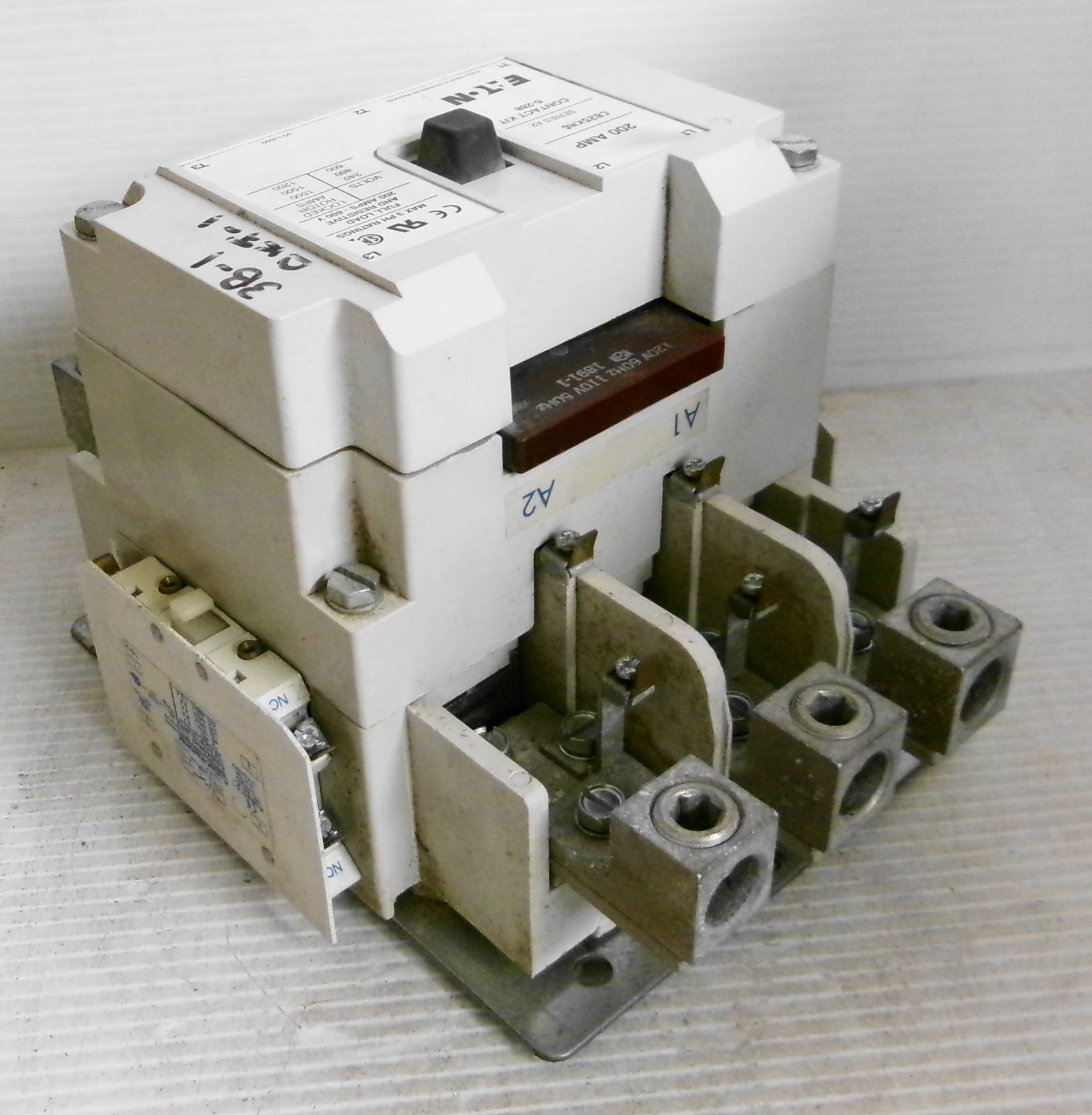 Cutler-Hammer C825KN6 Contactor 200A 600V 3Φ 3P 110/120 50/60Hz Coil