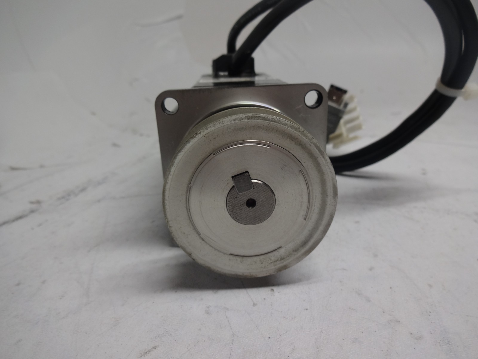 OMRON R88M-W40030T-S1 AC Servo Motor 400W 200V 2.8A