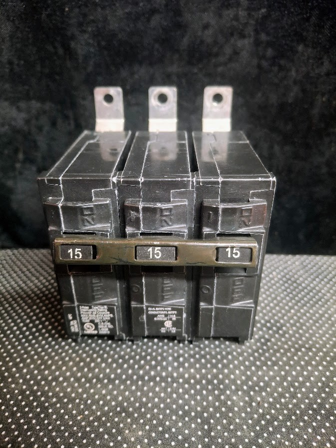 SIEMENS B315 15 A 3-Pole 240 V Bolt-On Circuit Breaker SHIPS SAME DAY