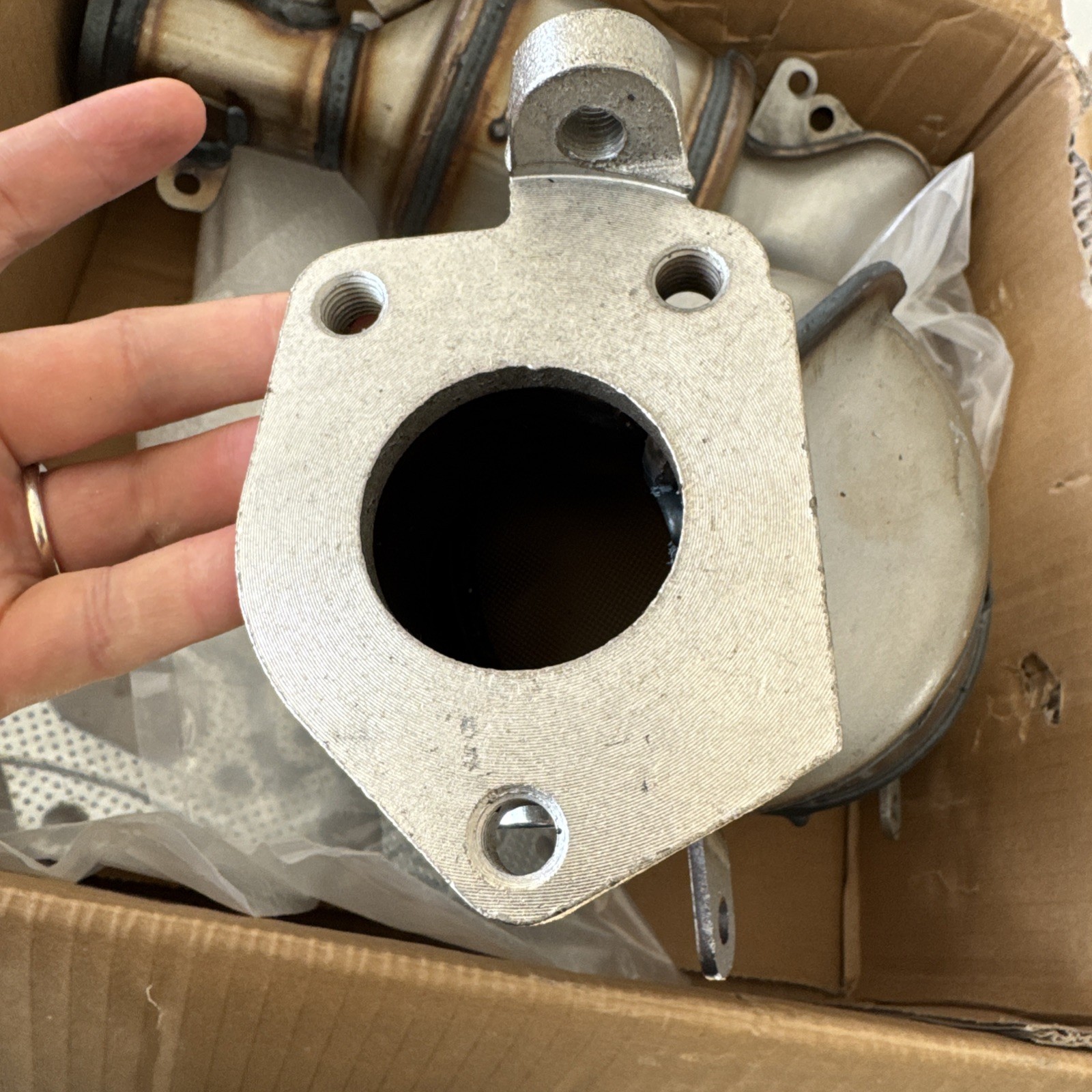 2 NEW SAROTIN N/JIE/D101036 N/JIE/D011022 CATALYTIC CONVERTERS new open box