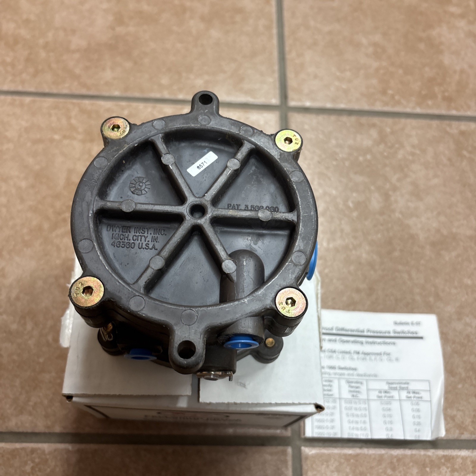 Dwyer 1950-20-2F Explosion-Proof Pressure Switch New Open Box Made In The USA