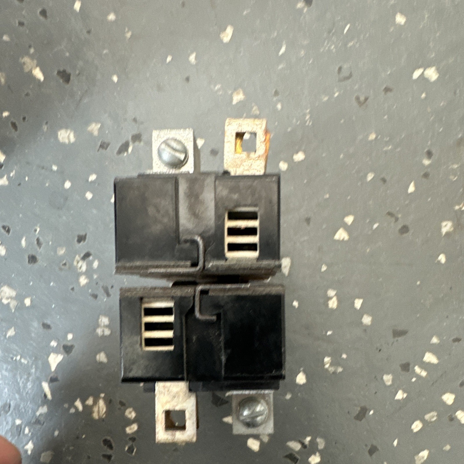 Pushmatic70A 2-Pole Breaker 101-150V Bolt- please note mechanical lug missing