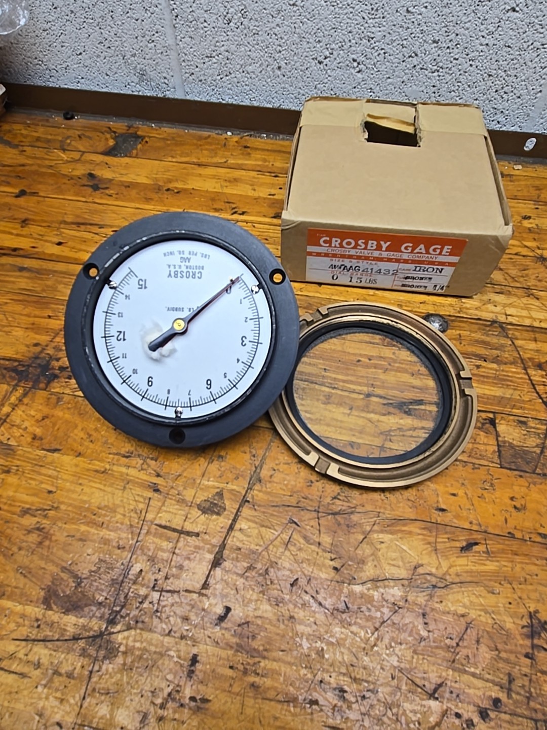 Crosby Gauge PSIG,1/8 lb. Subdiv. 0-15 lbs AAG 6″ Diameter