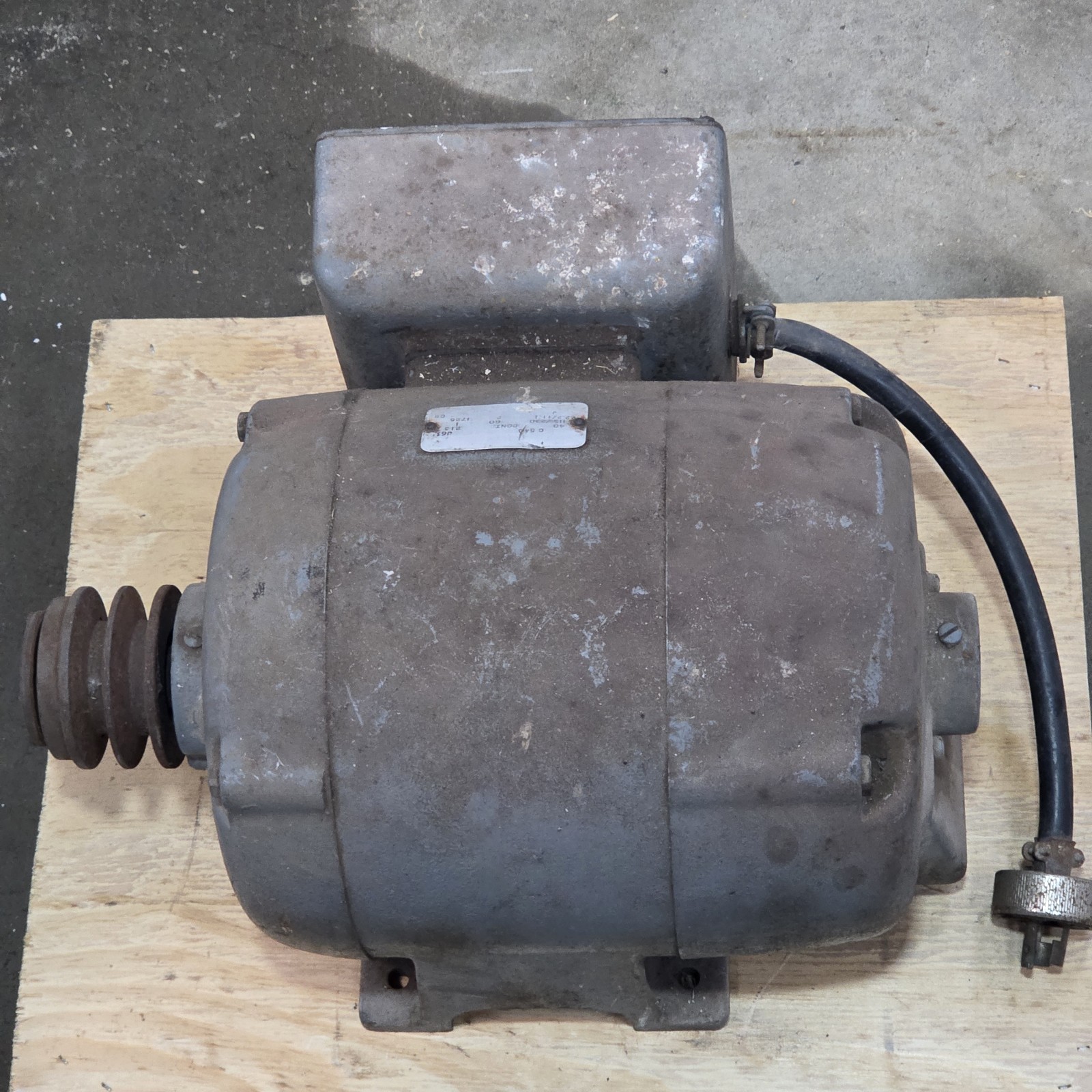 Delco Electric Motor 2HP 1725 RPM 115/230V Frame 213 C540 USA Freight Ready