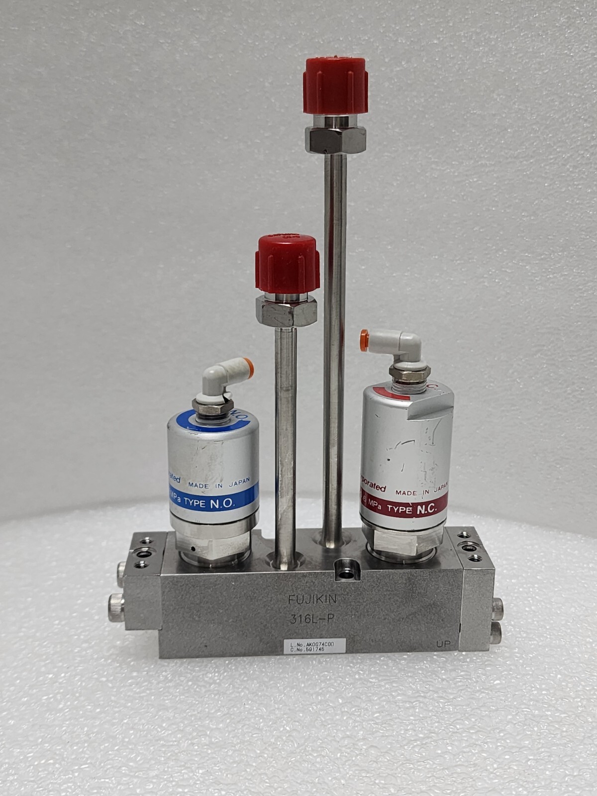 Fujikin Assembly Valve, C No. 591745, 2xO.P 0.5~0.6MPa, NC and NO._96707