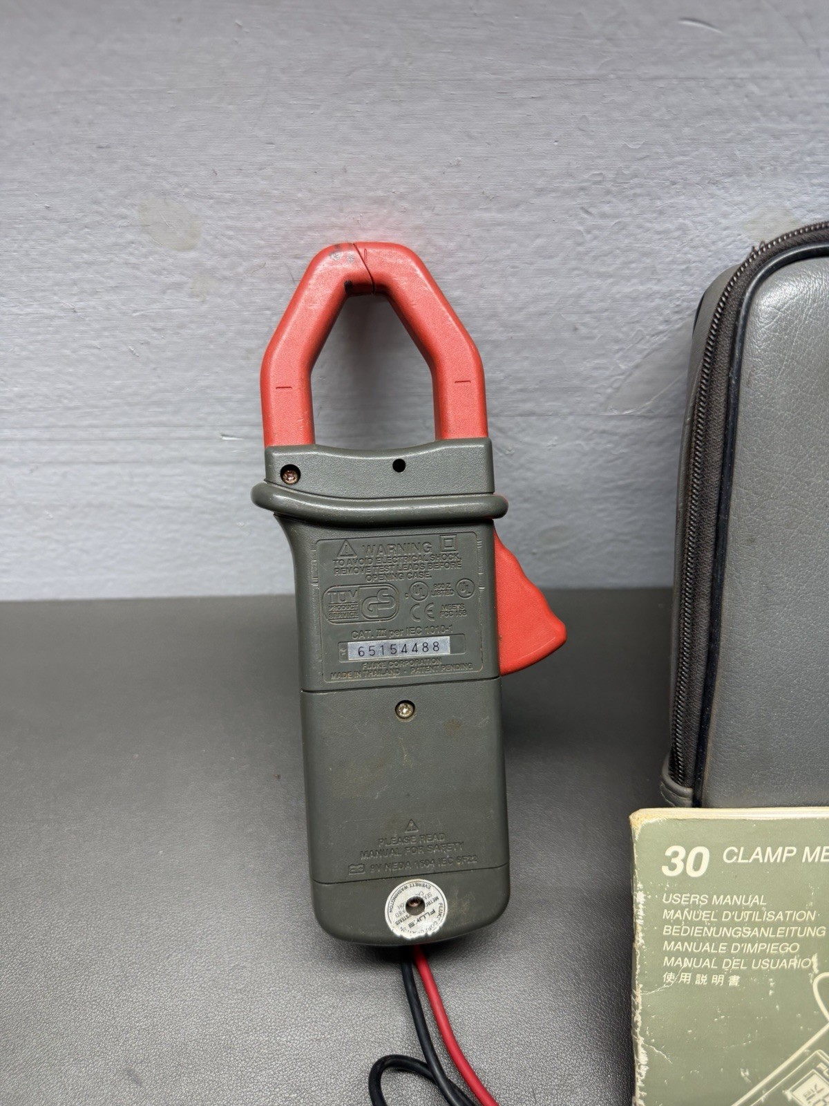 Fluke 30 Clamp Meter 600V 400A Digital Multimeter w/ Case & Leads WORKING