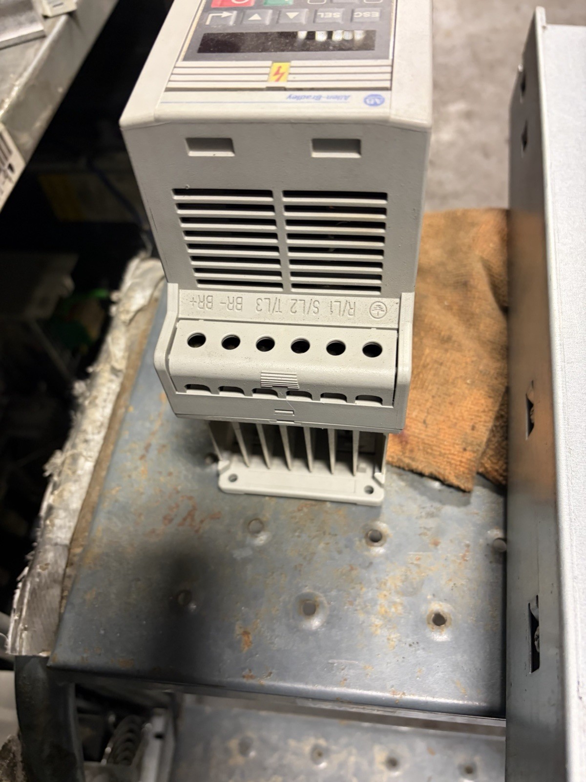 Allen Bradley 160-BA03NSF1P1 AC Drive Series C USED