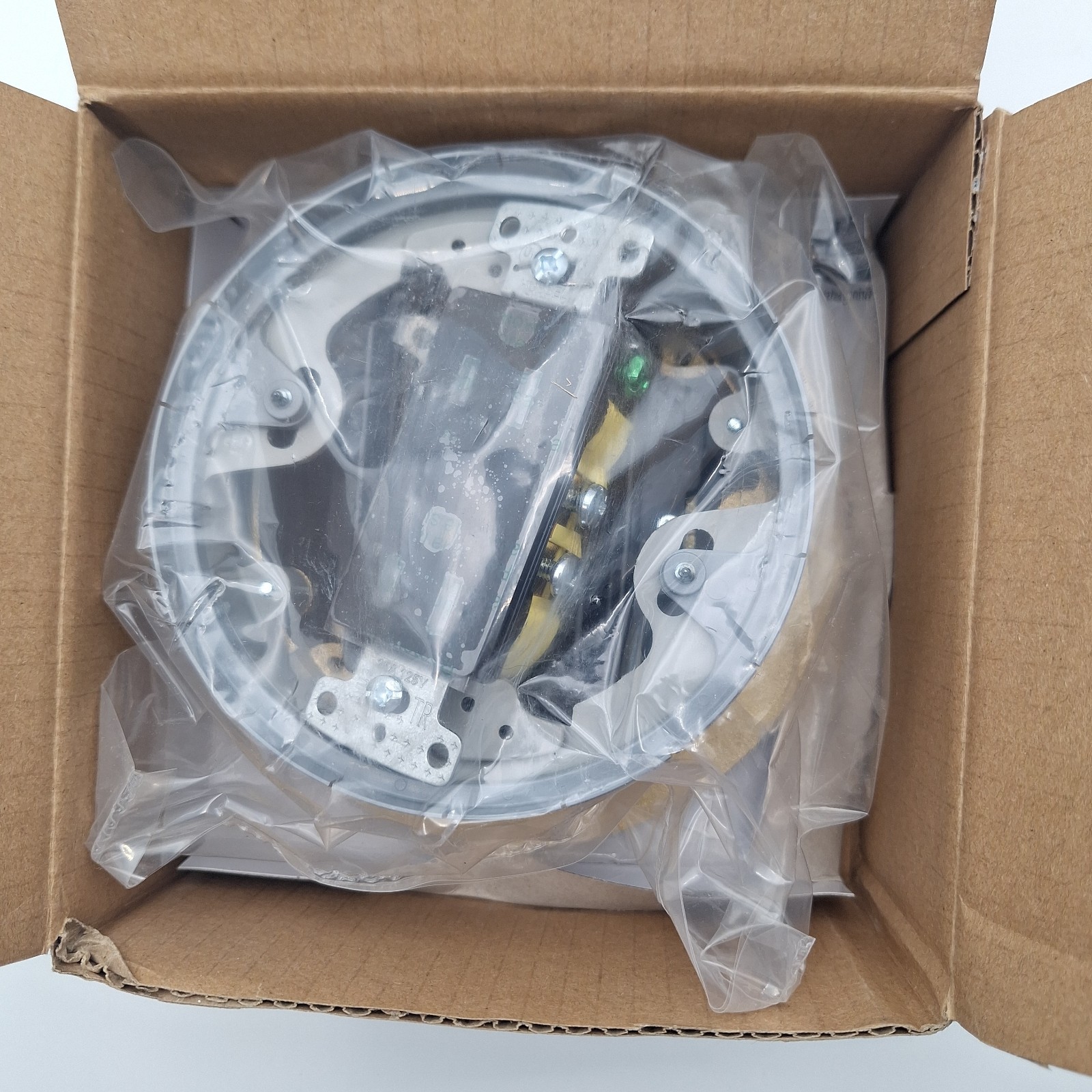 Hubbell tradeSELECT RF406BR Solid Brass Floor Box Flange Door Assembly New