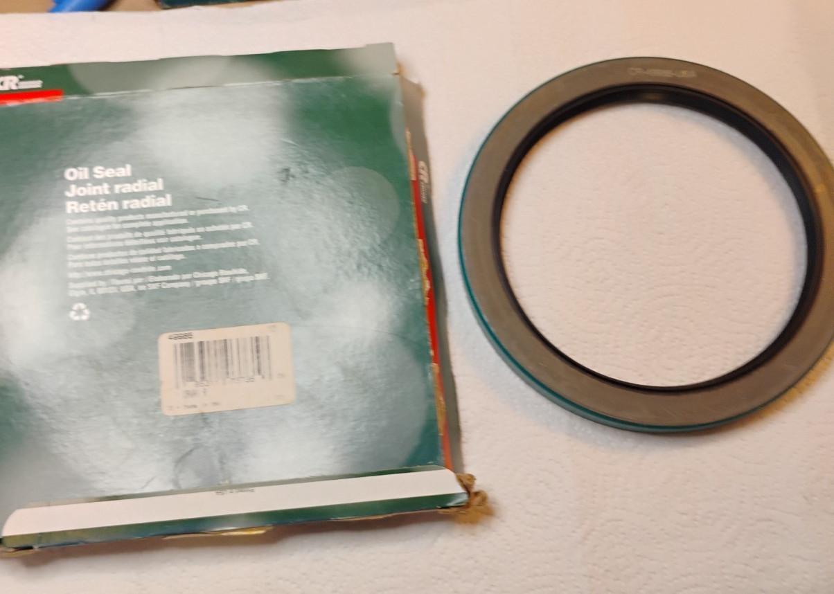 CR Seal SKF 49985 Double Lip Oil Seal 5″ Shaft Dia x 6.250″ OD x .5″ W
