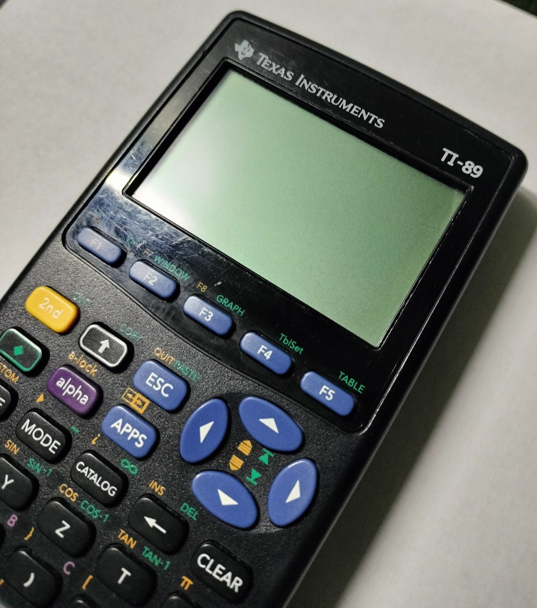 Texas Instruments TI-89 CAS Graphing Calculator – Tested Works No Batteries/Case