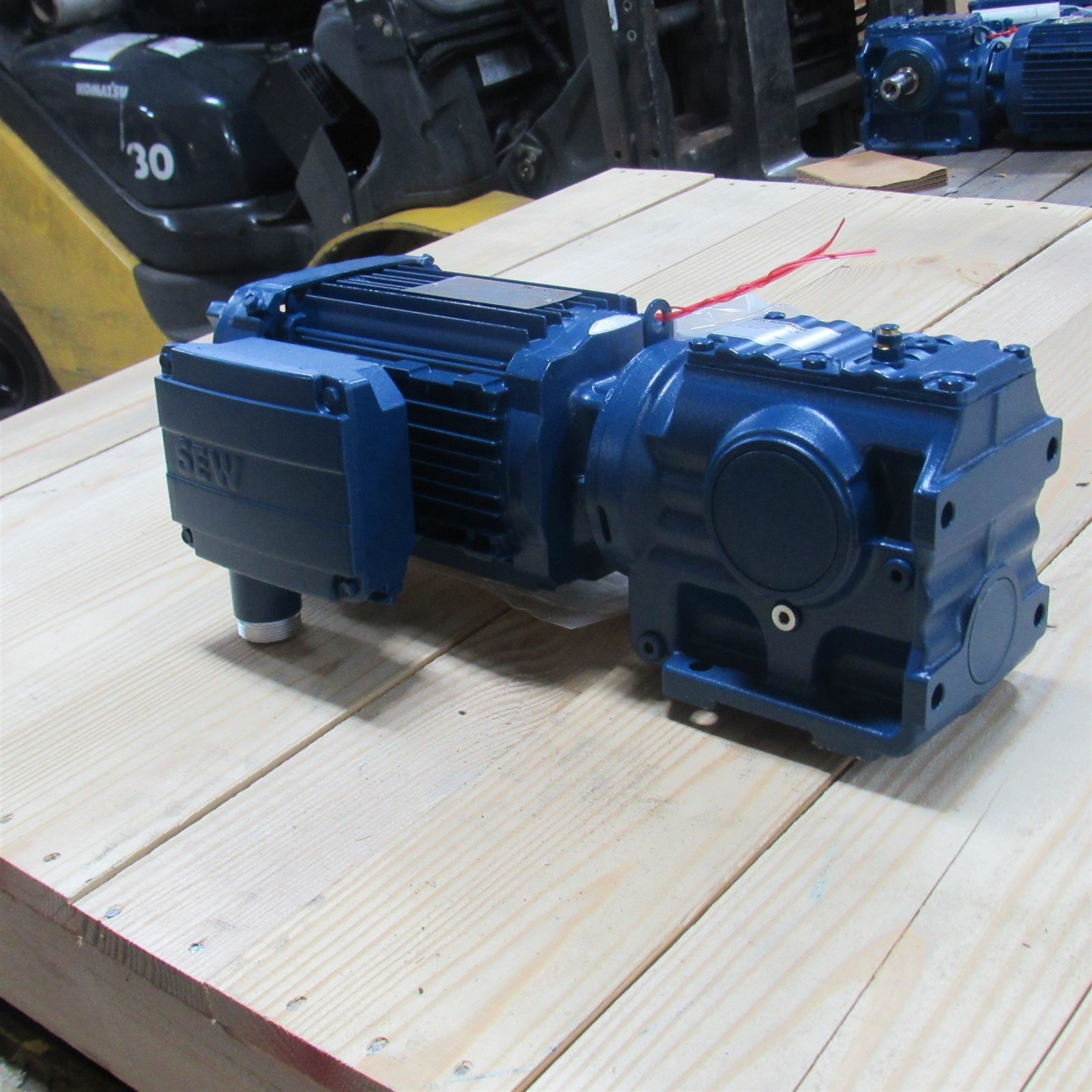 SEW-EURODRIVE INC GEAR MOTOR 1,800 RPM S47DRN80M4/AFQ8
