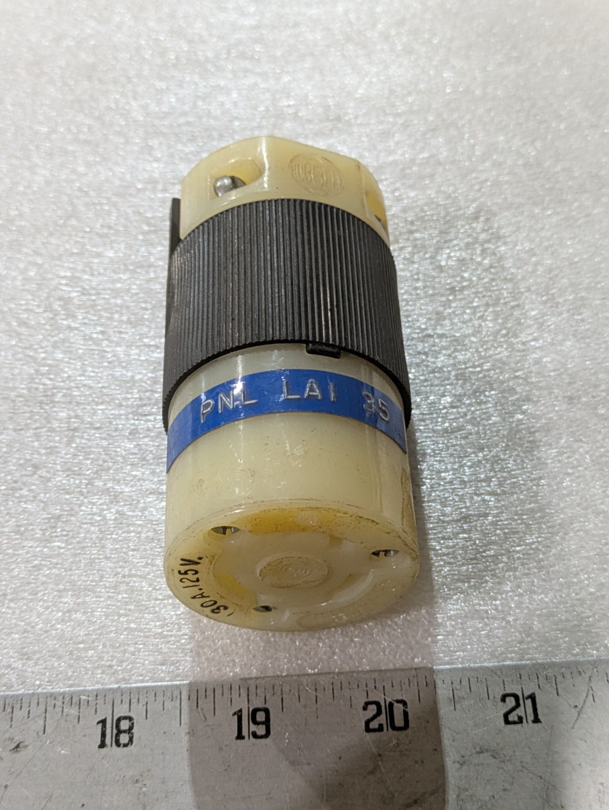 Hubbell HBL2611 Insulgrip Twist-Lock Plug 30A 125V NEMA L5-30P 2-Pole 3-Wire OEM
