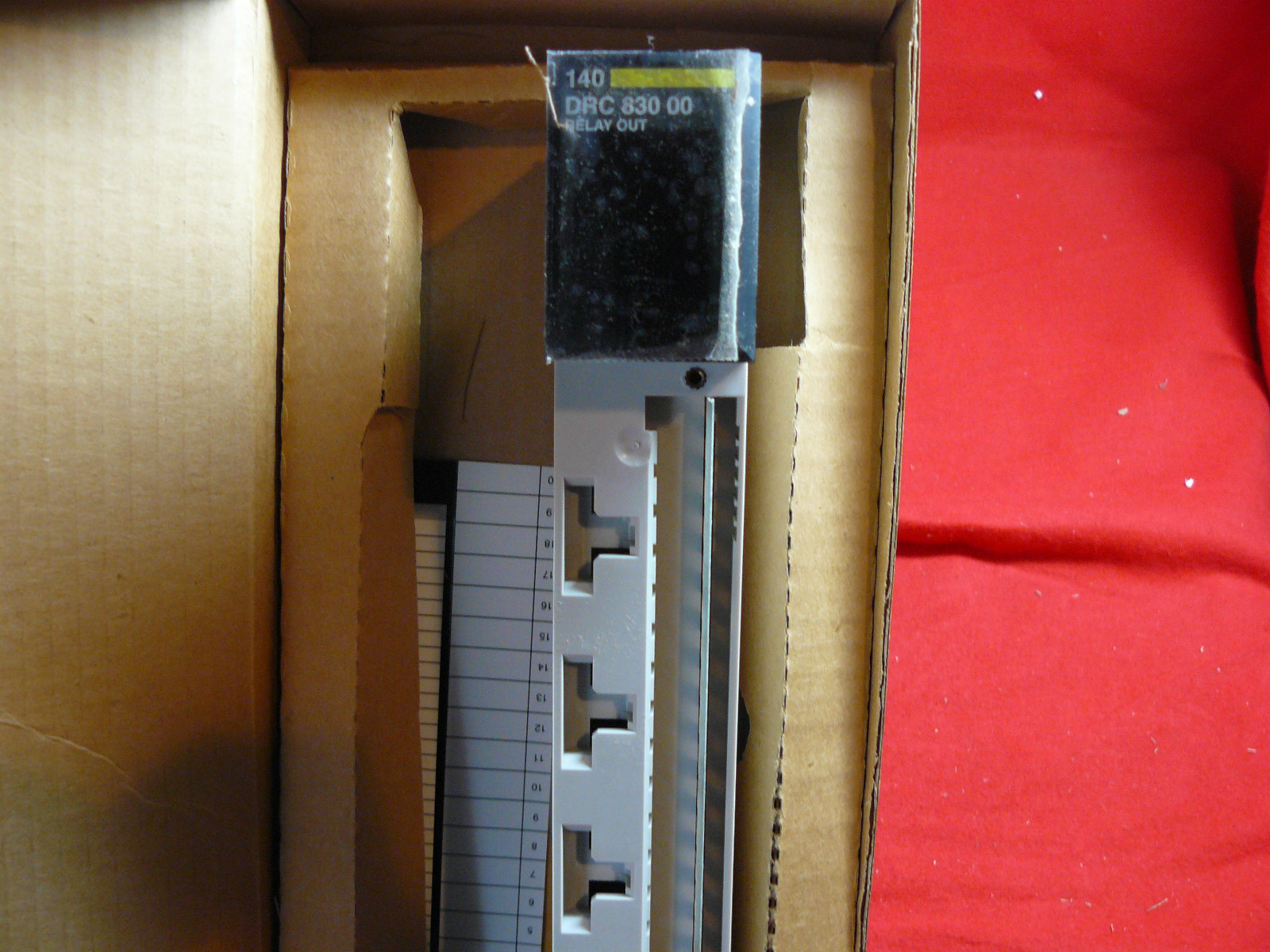 140DRC83000 BRAND NEW Modicon Relay OUT 140-DRC-830-00