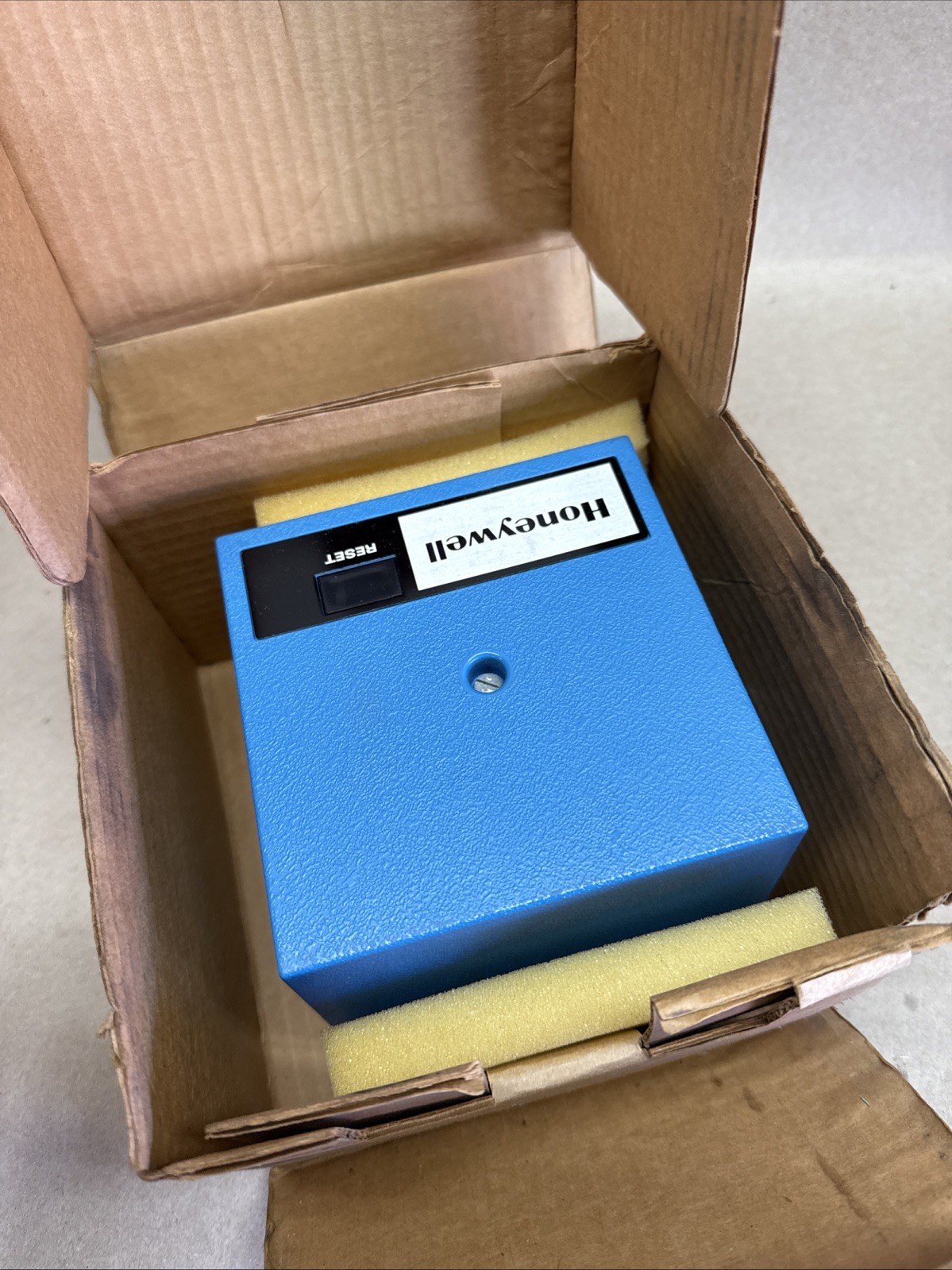 HONEYWELL R7795D1005 Primary Safety Control