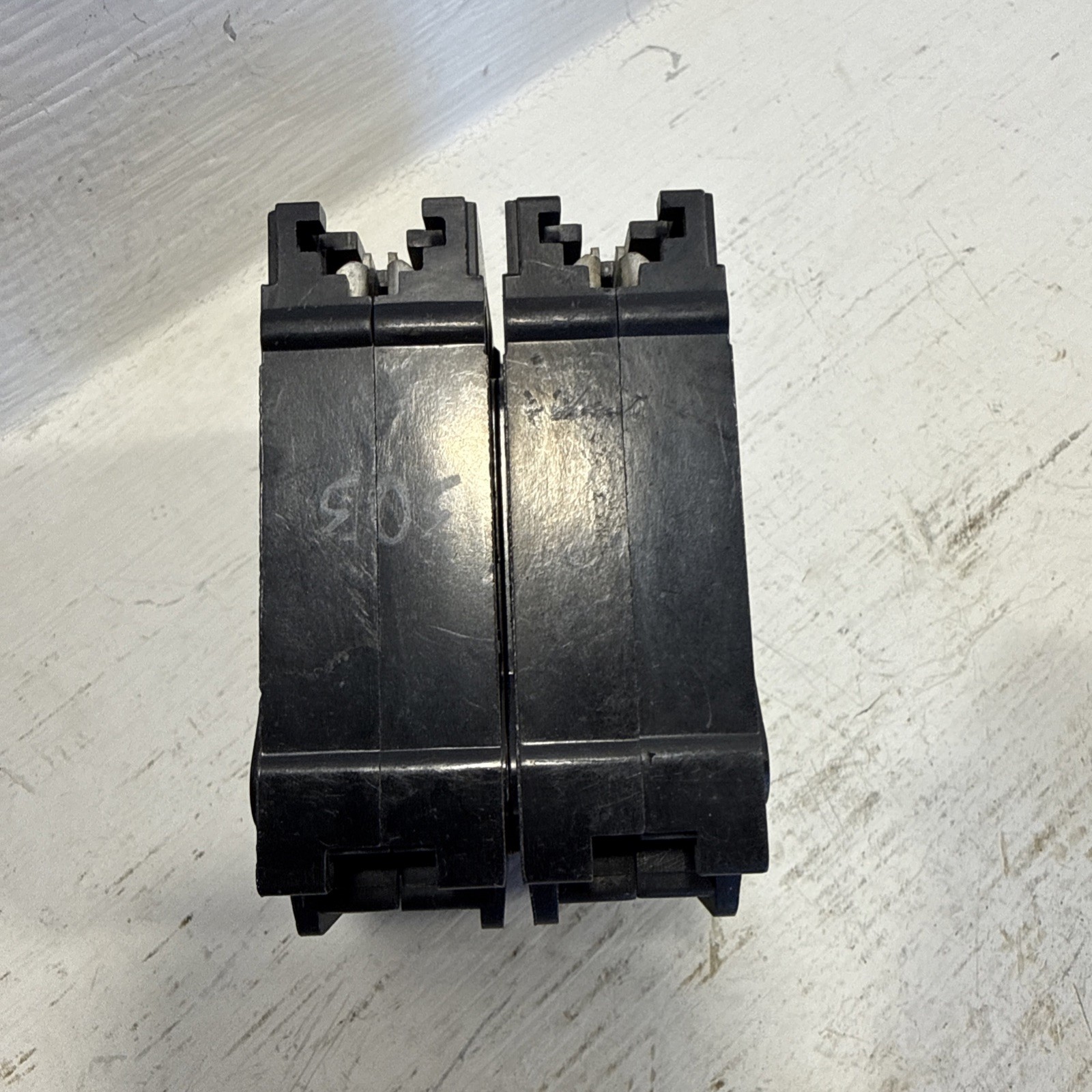 GTE Sylvania C230 30 Amp 2 Pole Circuit Breaker Type C 120/240V 30A 2P Plug In