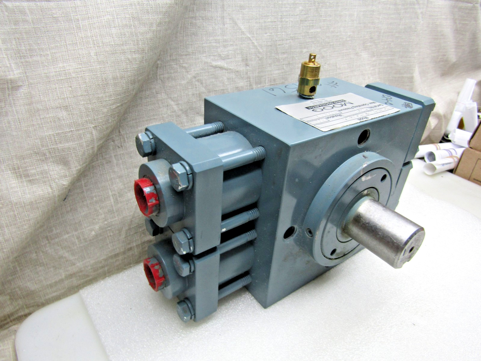 MOOG H37-100-00-ESX-MS14-RKS-N Hydraulic Rotary Actuator Ohio Oscillator 100 Deg