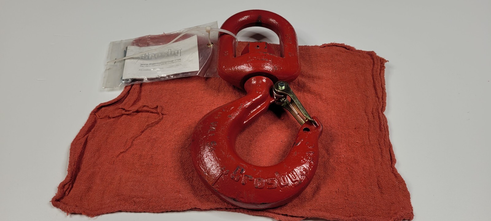 Crosby 1048666 L-322CN 10 Ton 5T WLL Carbon Steel Swivel Hook w/ Latch USA Made