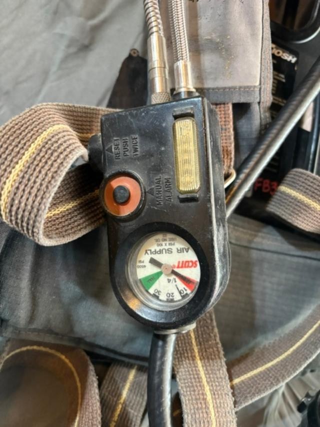 Scott 4.5 NXG2 SCBA Harness w/AirPak Plus & EZ Flo Regulator, Firefighter