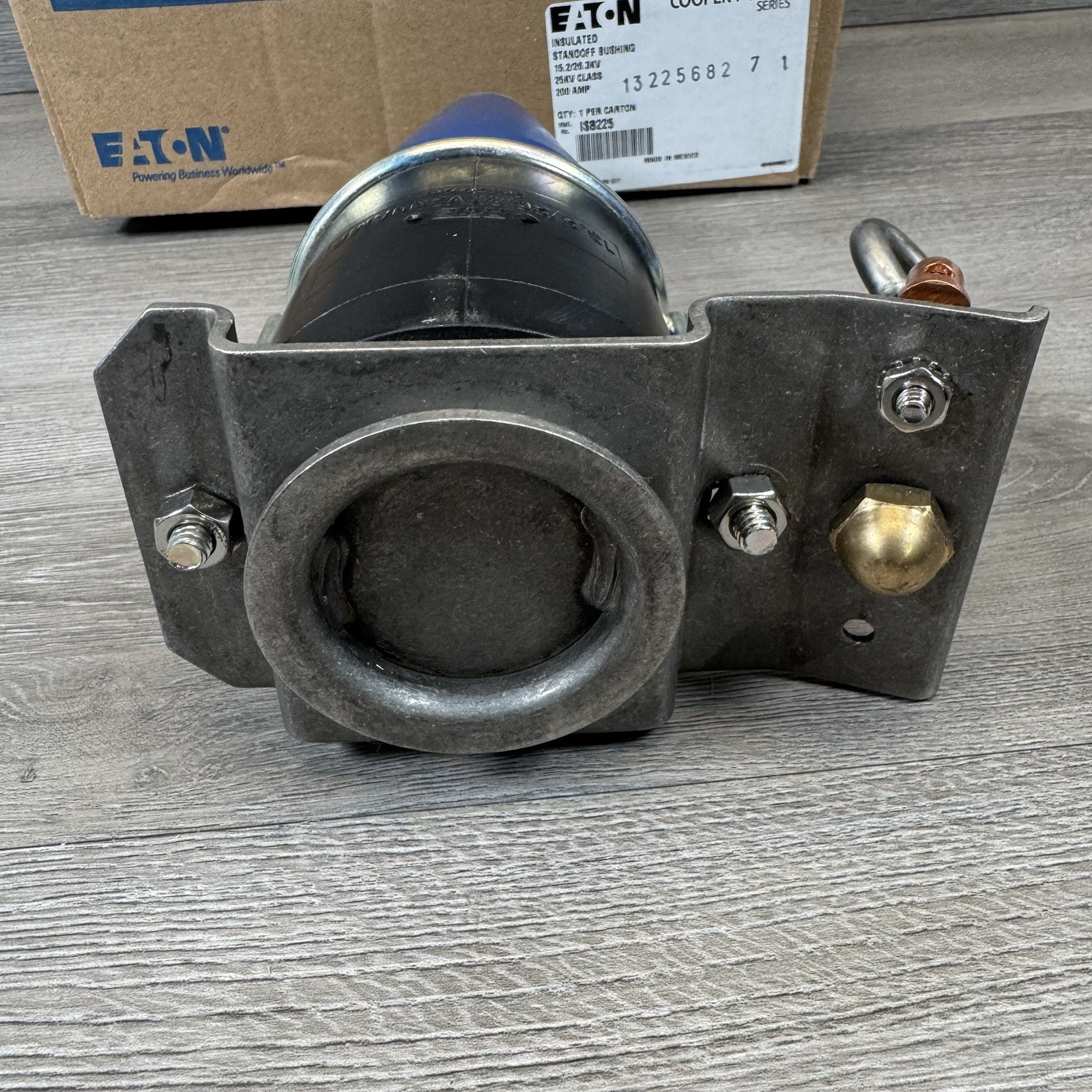 Eaton Cooper ISB225 Insulated Standoff Bushing 200AMP, 15.2/26.3KV, 25KV Class