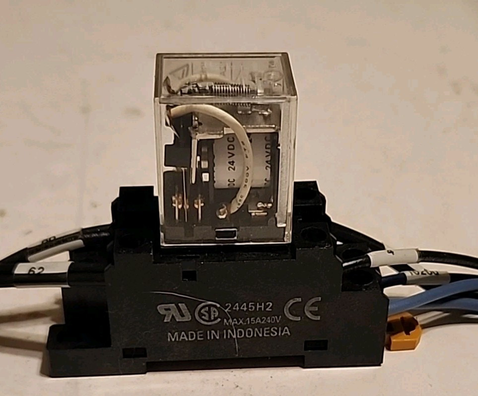 OMRON LY2 RELAY WITH SOCKET BASE MAX. 15A240V – Free Shipping