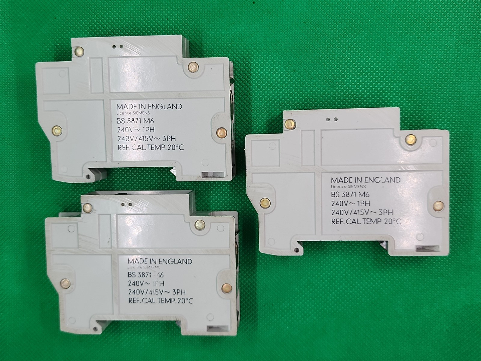 3x – MK TYPE 3 6A (2) & MK TYPE 2 6A (1) 1 POLE 240V CIRCUIT BREAKERS [3RE4-1]