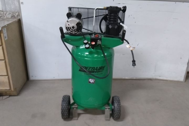 Speedaire 48UY04 2 Output HP 120VAC; 240VAC 30 Gal Tank Portable Air Compressor