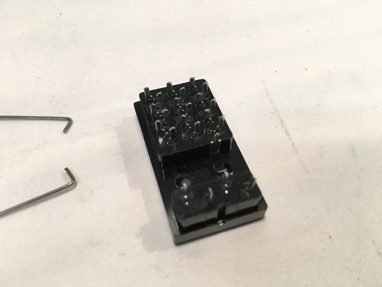 Magnecraft/Mouser : Relays : Sockets : PCB Mount : 70-308/528-308