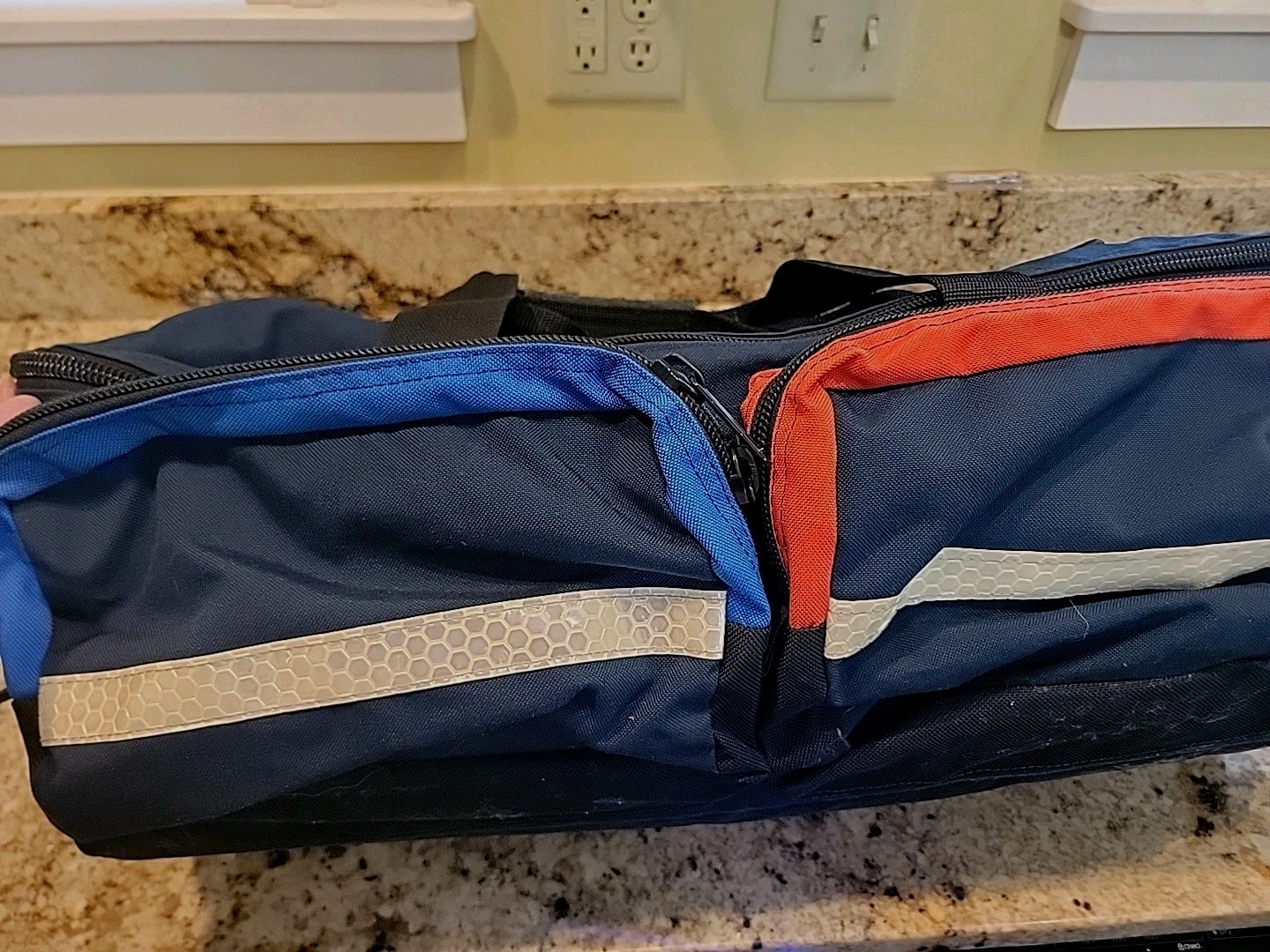LA Rescue USA O2 To Go Plus EMS Bag. Multicolor Reflective Over $200 Retail