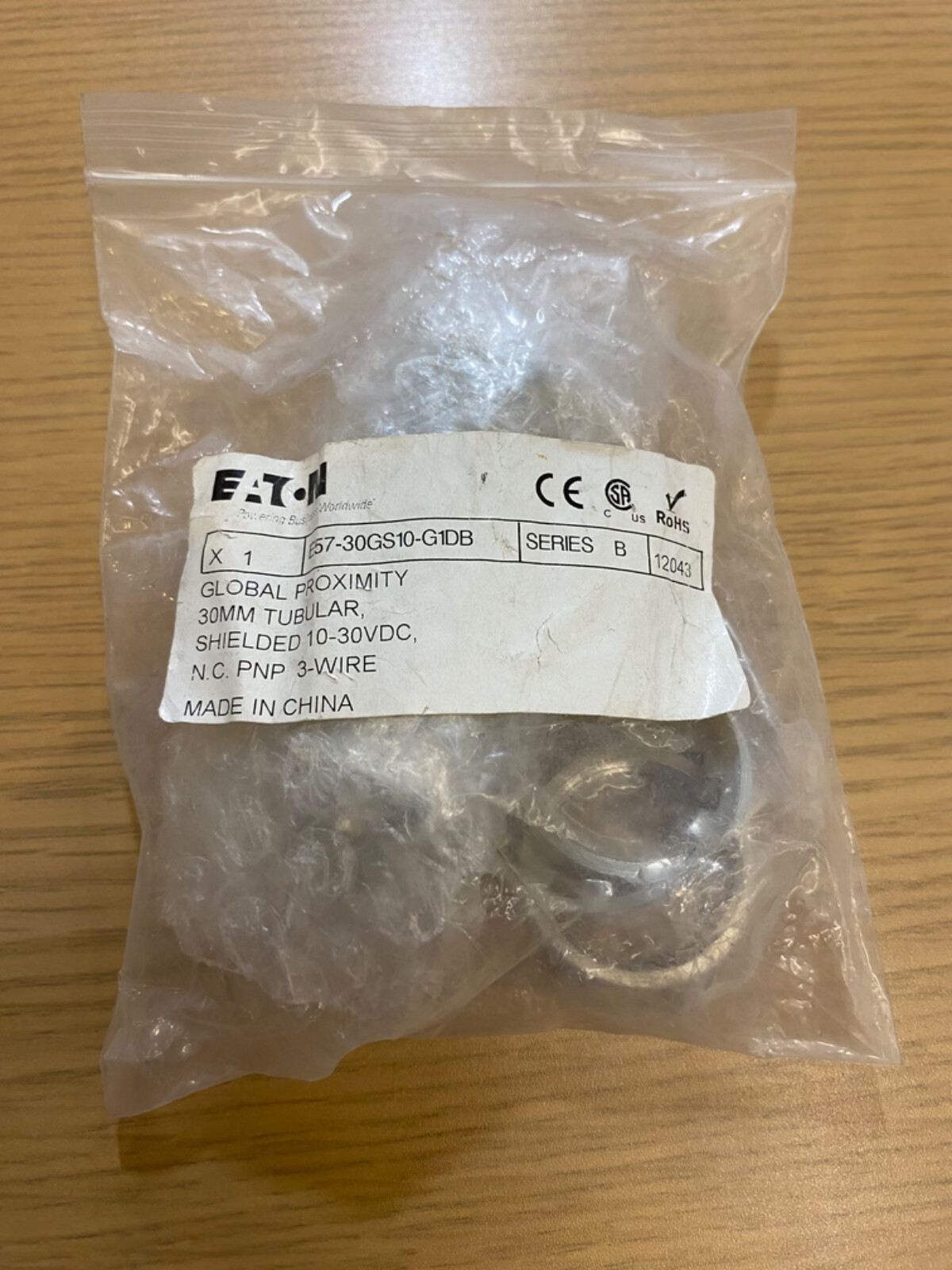 NEW EATON E57-30GS10-G1DB Global Proximity PhotoElectric Switch Free Shipping