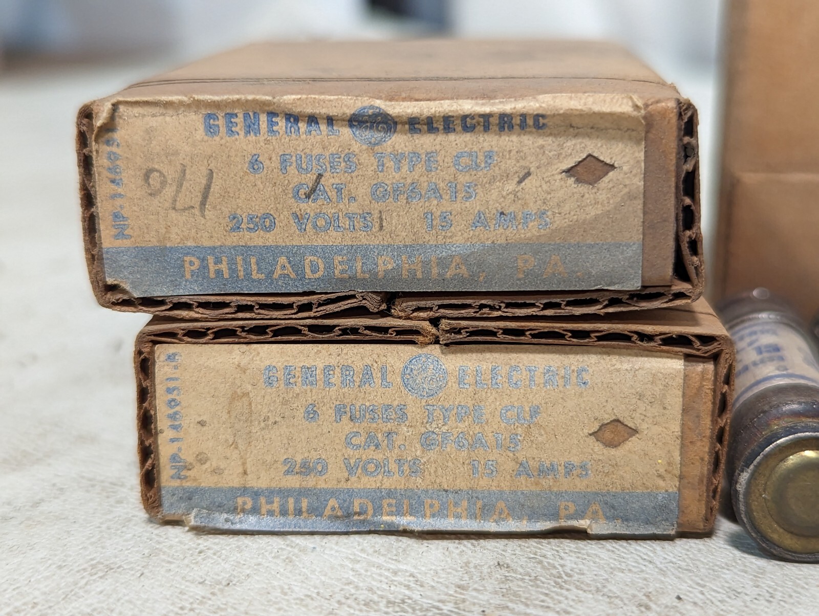 Lot of 25 GE GF6A15 fuses, 15A, 250V or less