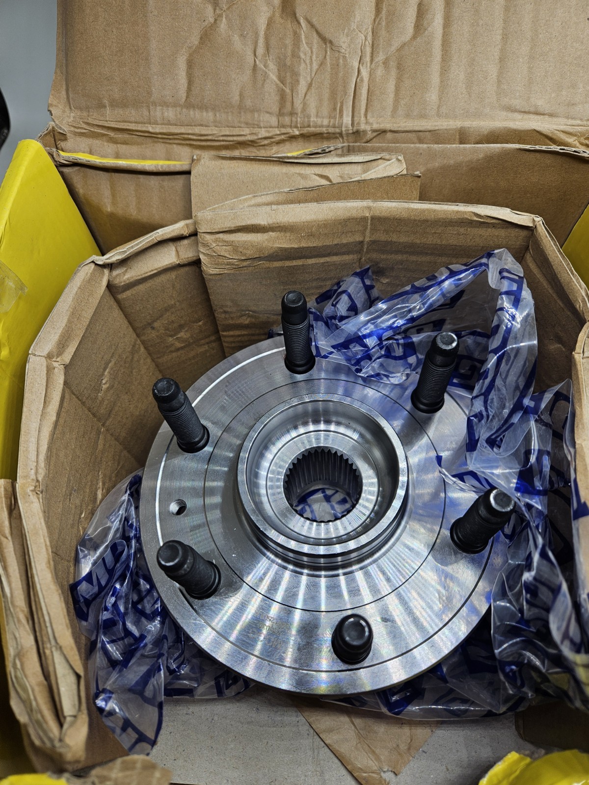 MOOG 515036 Wheel Bearing and Hub Assembly for Chevrolet Silverado 1500