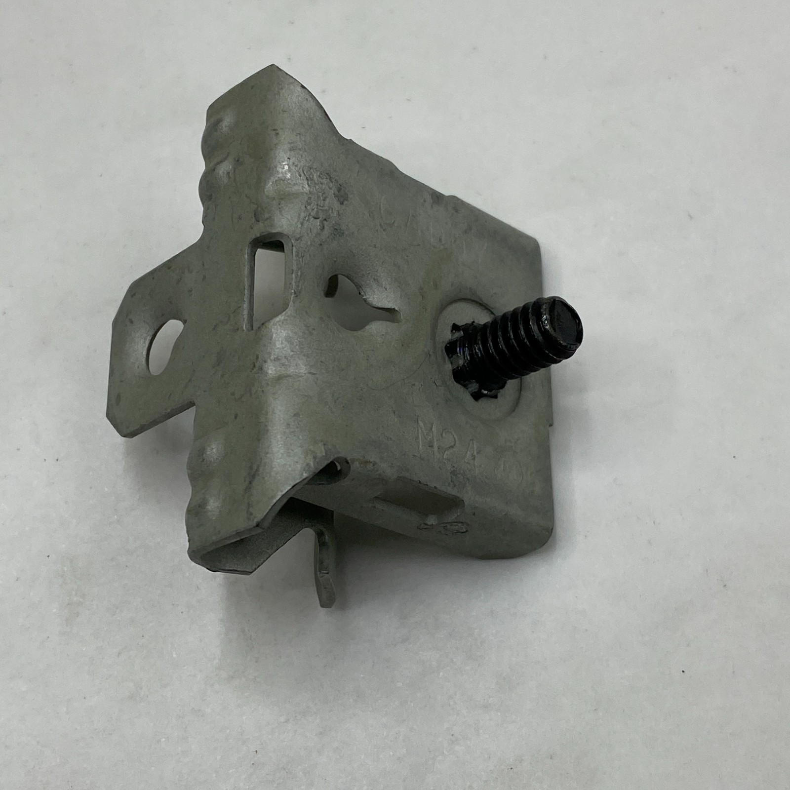BOX OF 100 Nvent Caddy M24S Universal Beam Clamps 1/8″-1/4″ Flange w/Stud Bottom