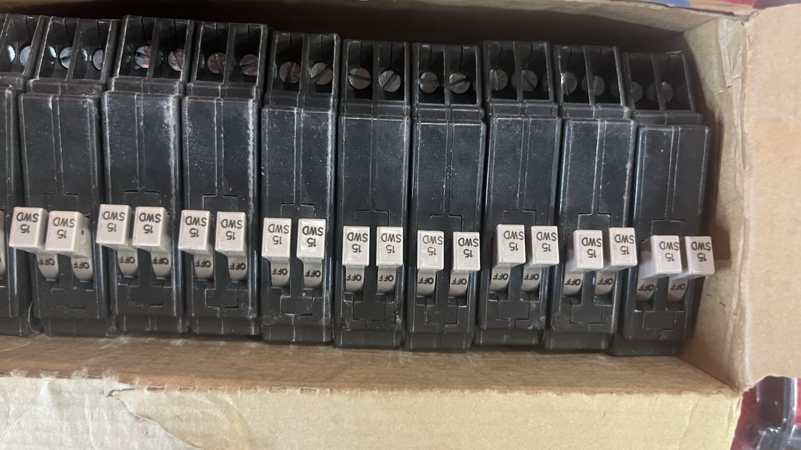 Cutler Hammer CHNT1515, 15A 120/240V TYPE CHT Circuit Breaker 🔥 Fast Shipping