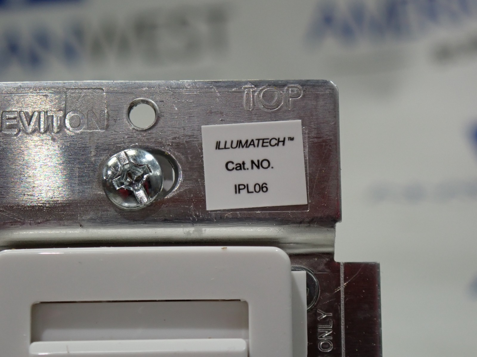 Leviton IP06-10Z ILLUMTECH Dimmer Switch 3 Way Slide Bar