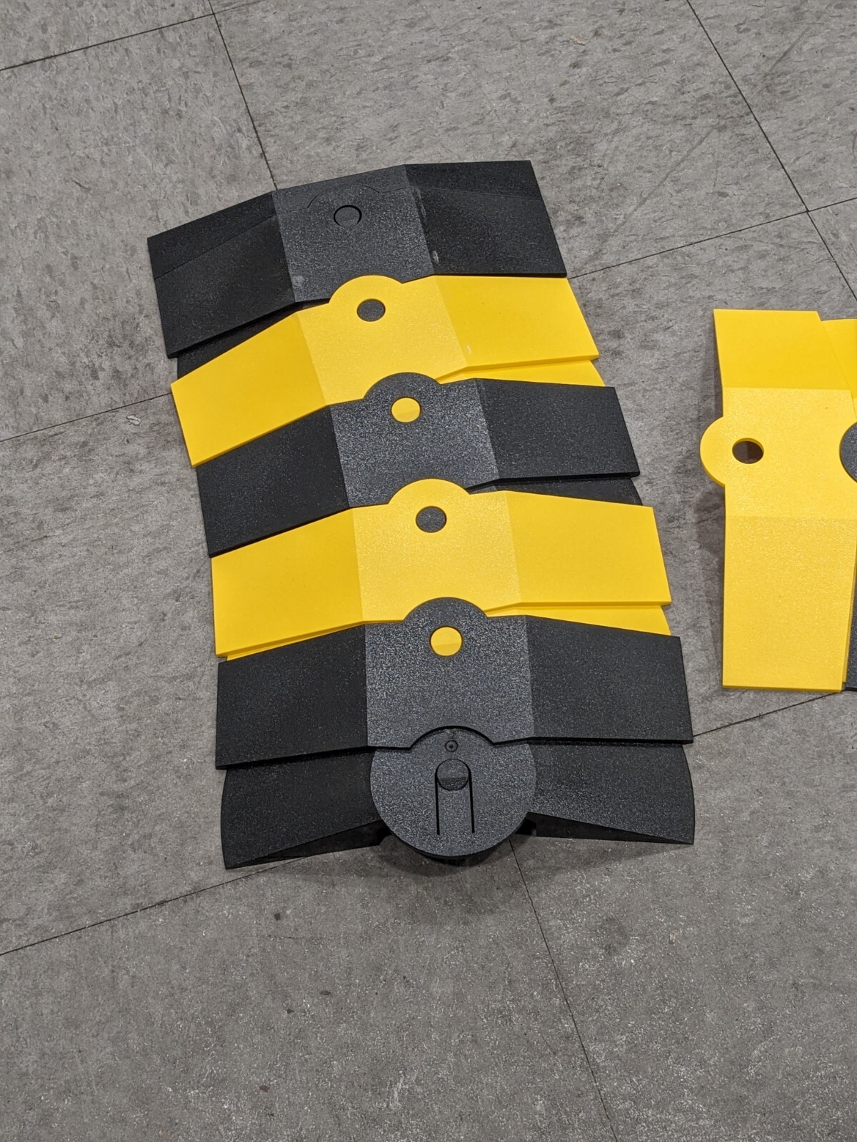 UltraTech Ultra-Sidewinder 3' Medium Black/Yellow Cable Protector System 18